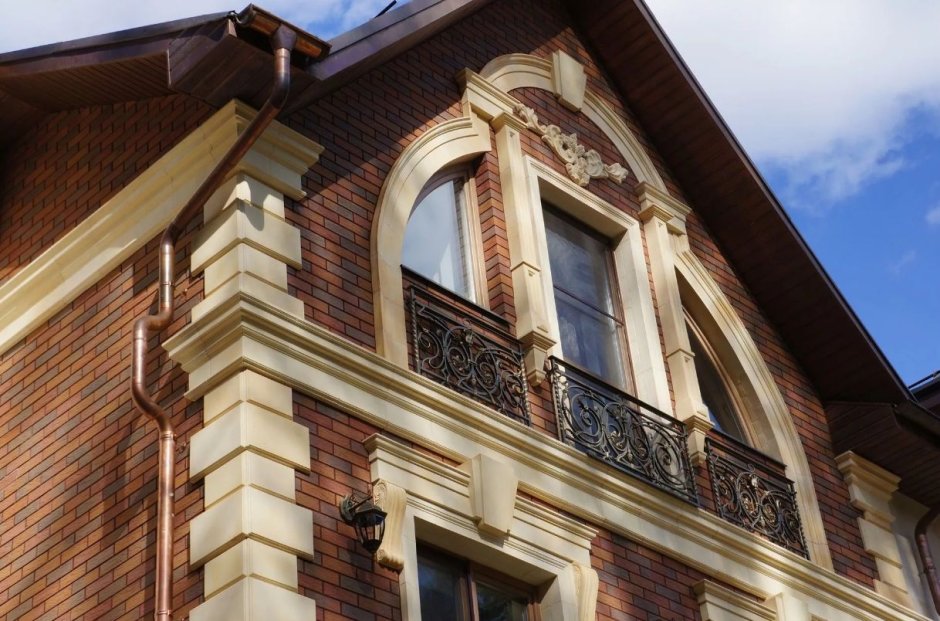 Отделка фасада лепниной