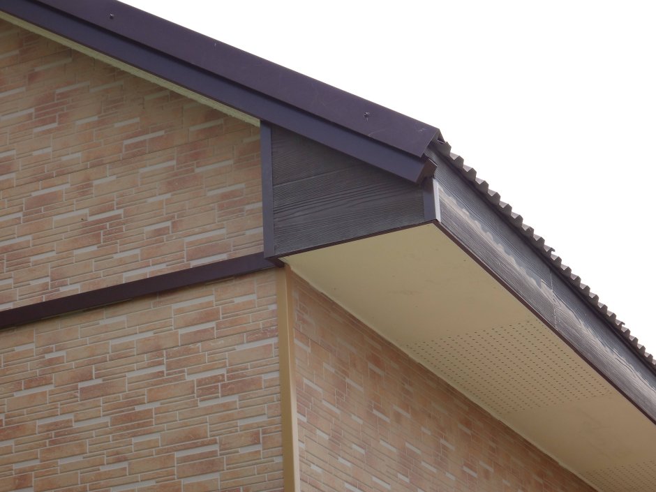 Ветровая планка сбоку у крыши