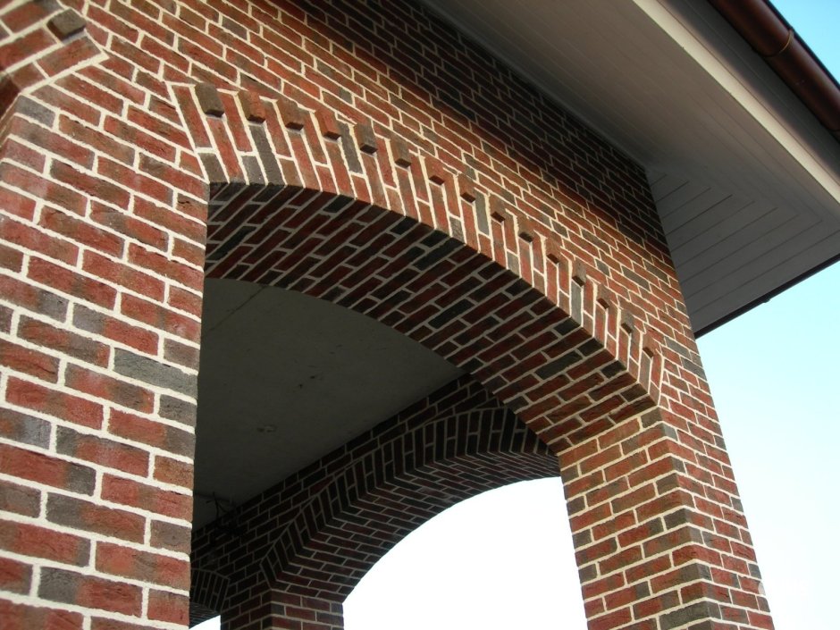 Лучковая кирпичная перемычка