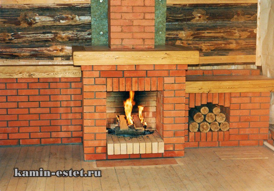 Камин из кирпича маленький на дровах