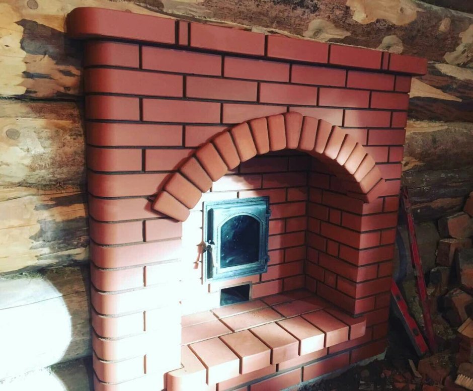 Камин кирпичный пристенный