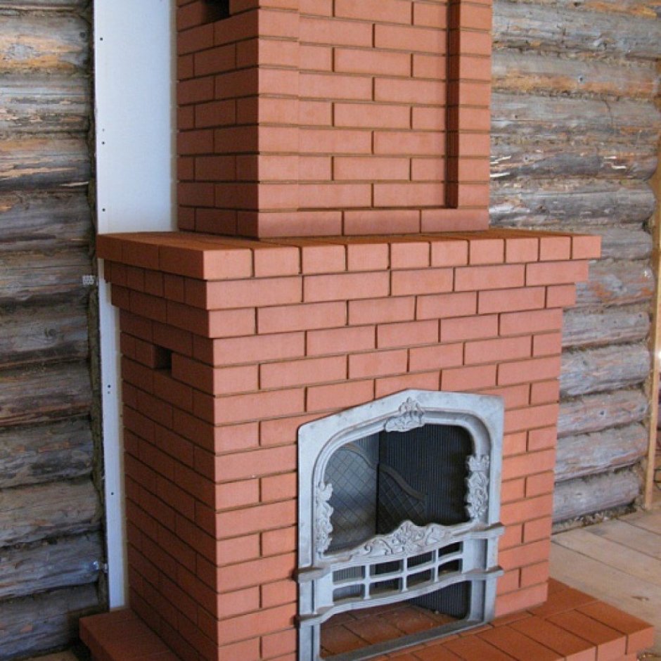 Маленький камин из кирпича