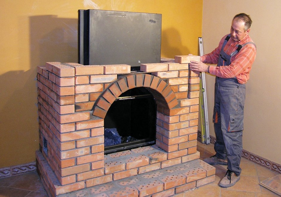 Печь-камин для дачи из кирпича
