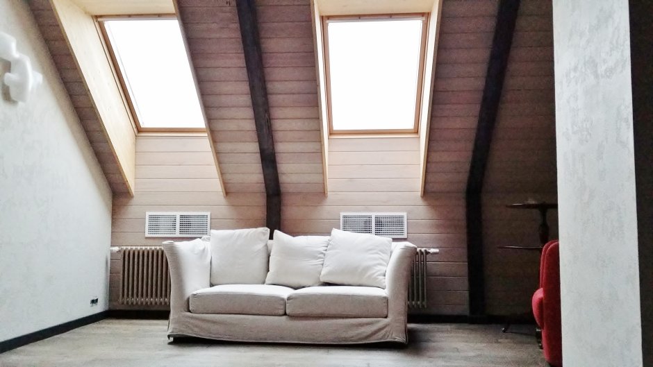 Отделка мансарды имитацией бруса