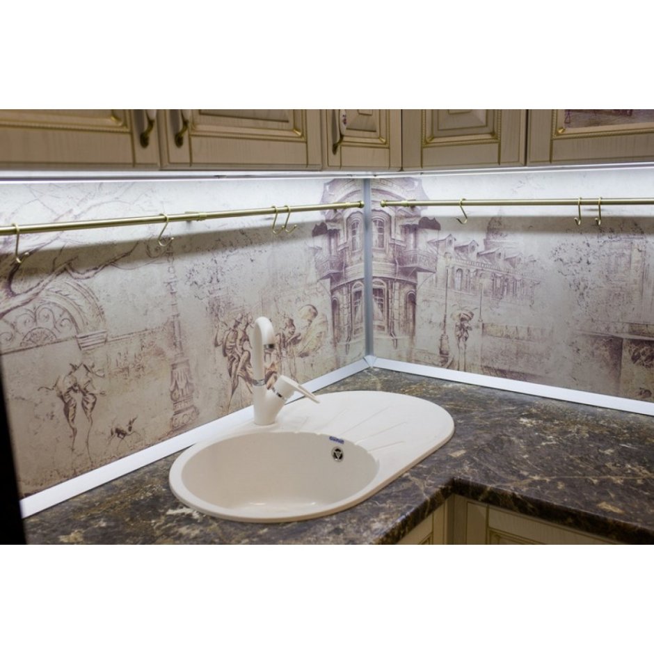 Столешня темный Королевский опал в интерьере кухни