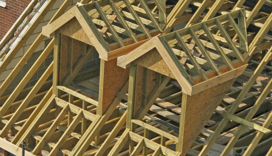 Вальмовая кровля с кукушкой стропильная система