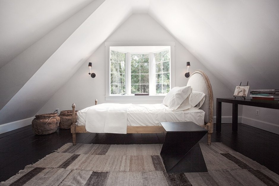 Спальная комната на/чердаке