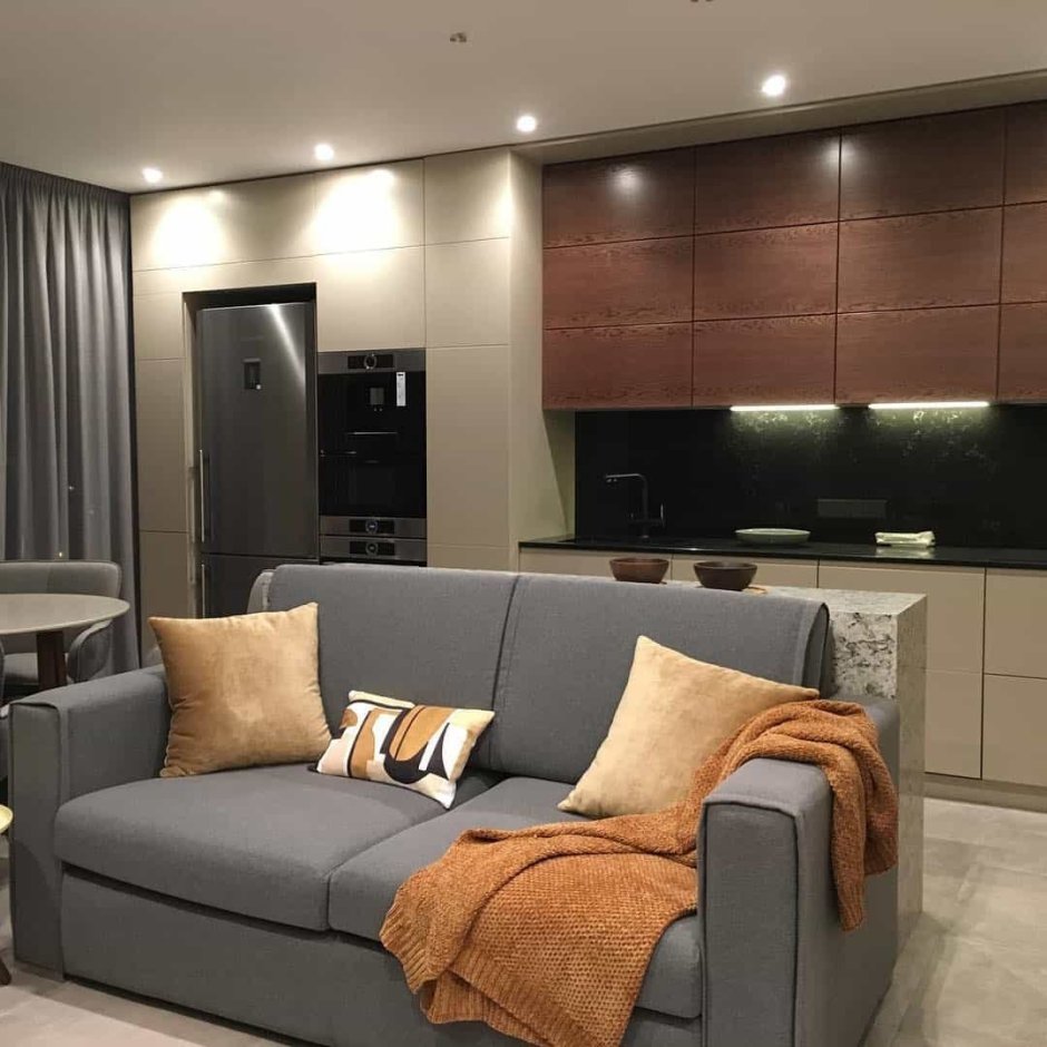 Гостиная с диваном и телевизором