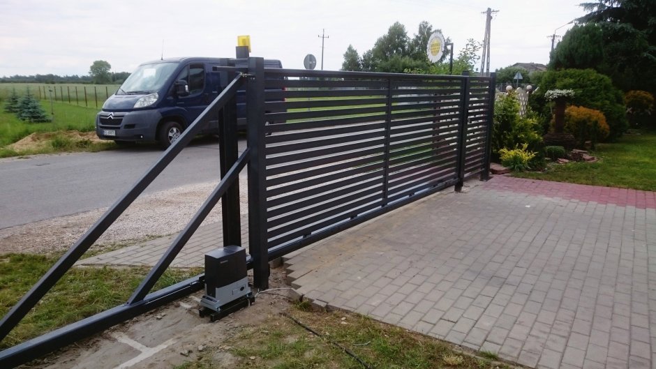 Ворота секционные подъемные 2750*2750 DOORHAN