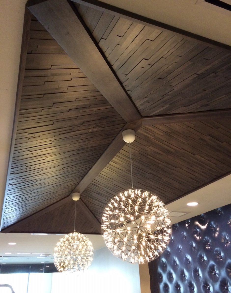 Потолок из декор панели