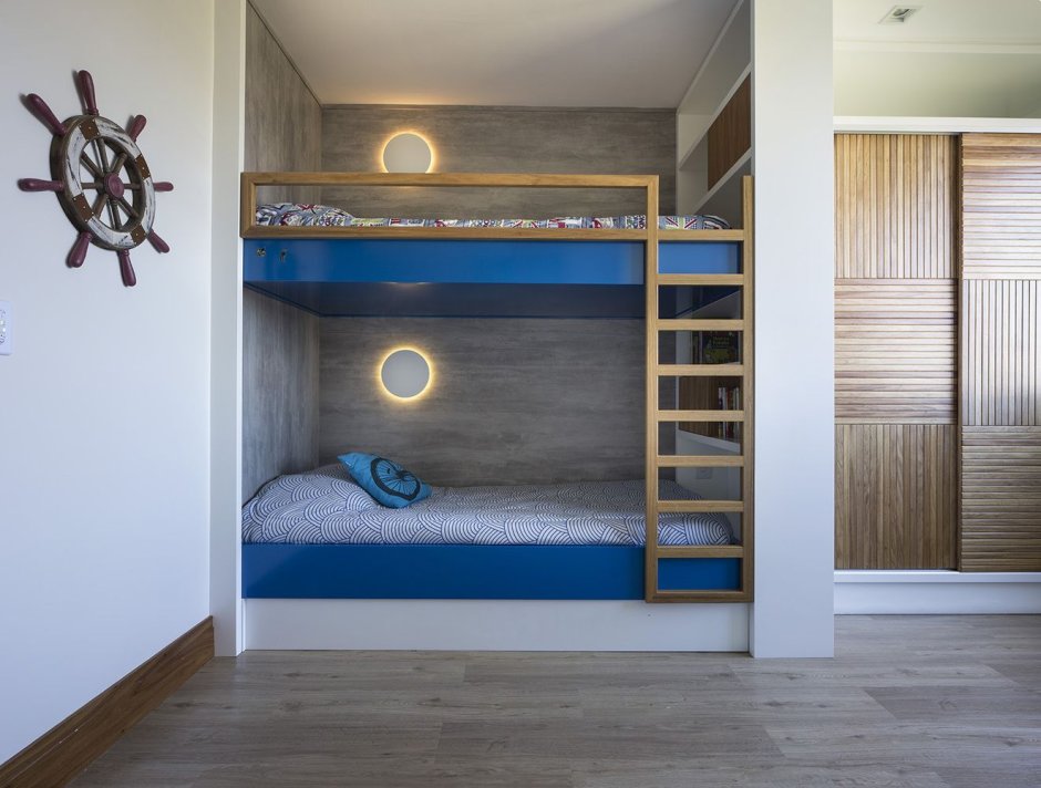 Встроенные двухъярусные кровати