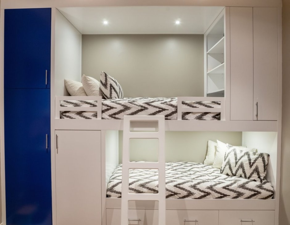 Встроенные двухъярусные кровати