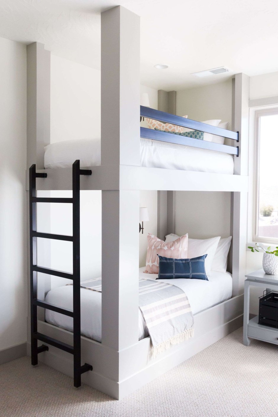 Двухэтажная кровать для подростков