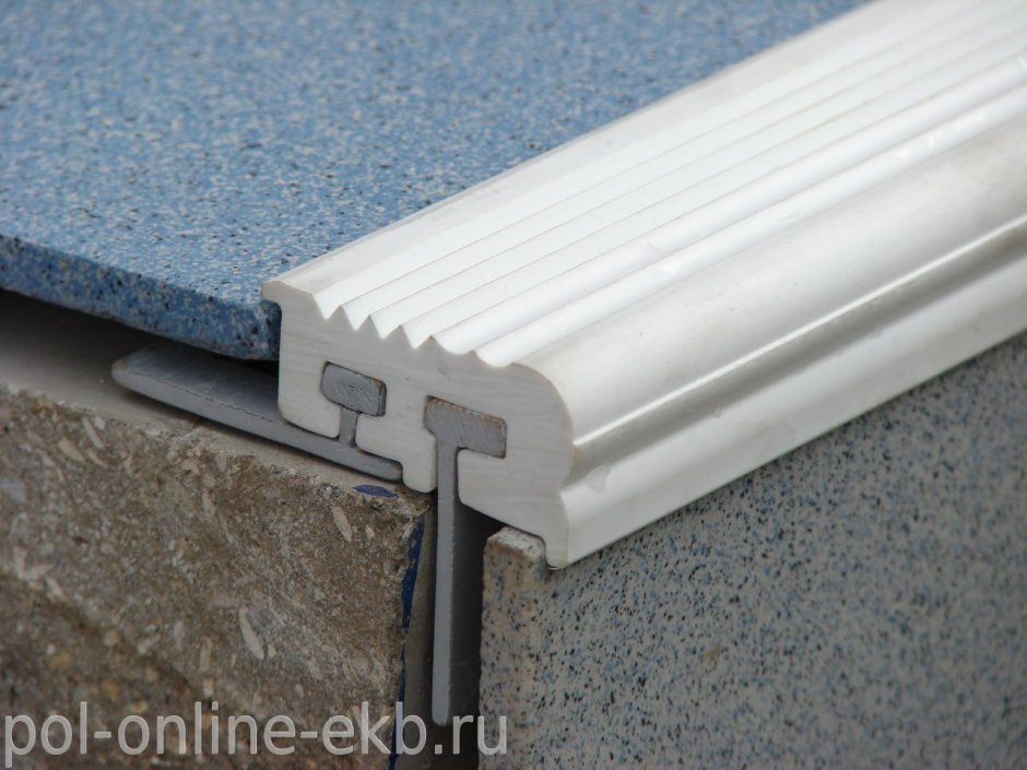 Профиль алюминиевый с резиновой вставкой с 2мя закладными уш-50