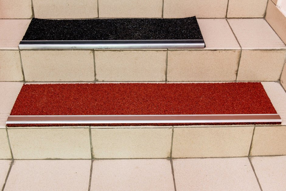 Антискользящее покрытие на ступени