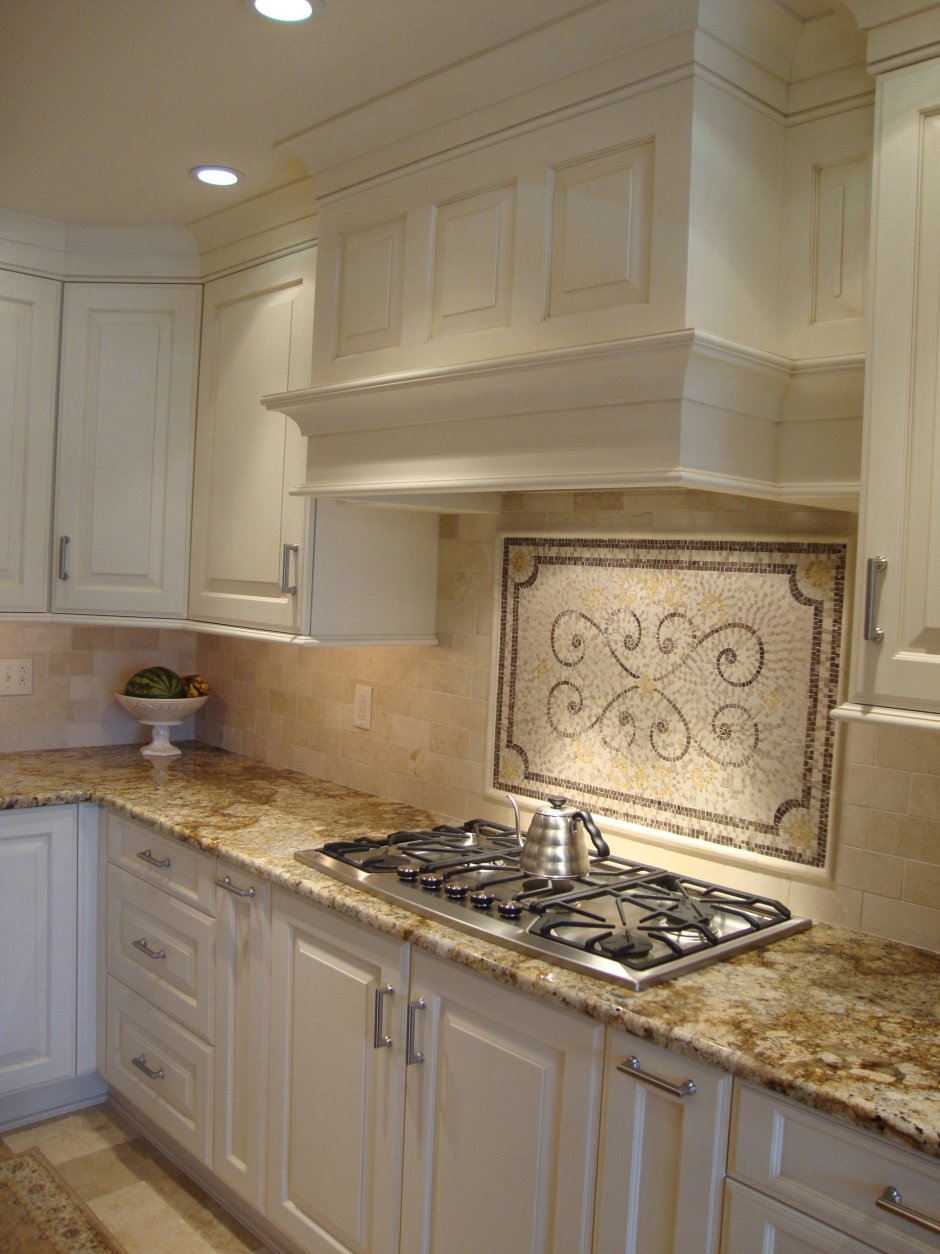 Фартук для белой классической кухни