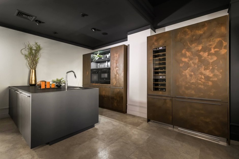 Кухня с металлическими фасадами