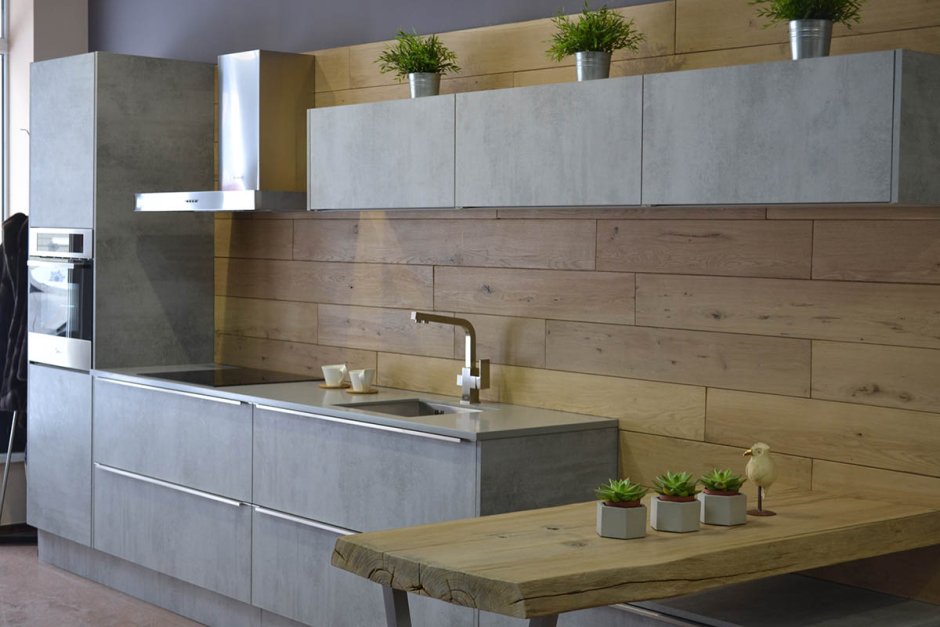 Кухня с металлическими фасадами