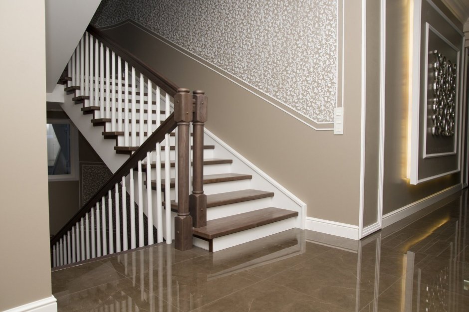 Плинтус на лестнице