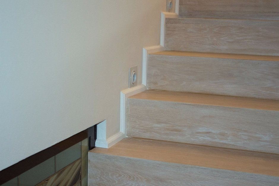 Лестница без плинтуса