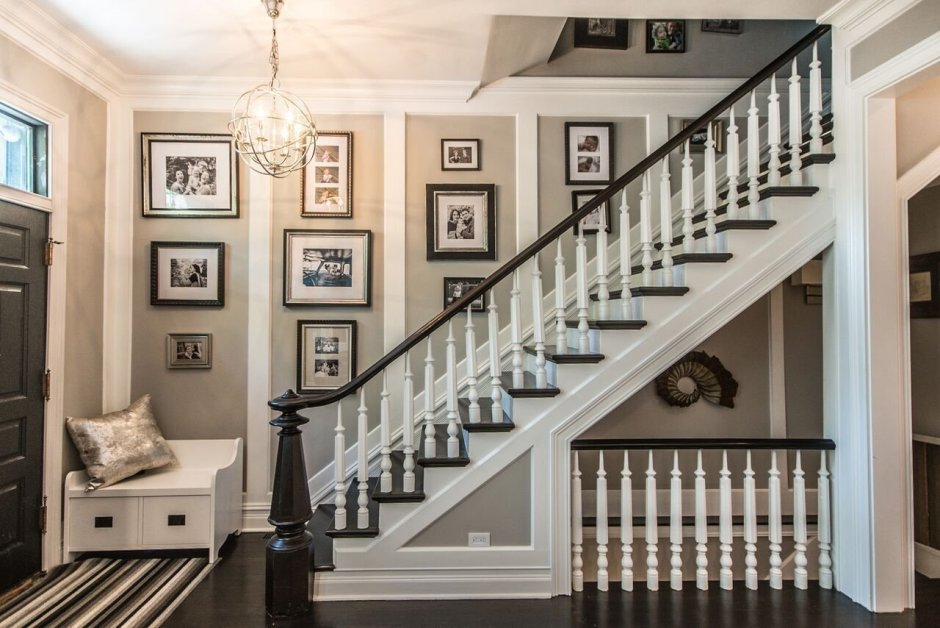 Молдинги на лестнице