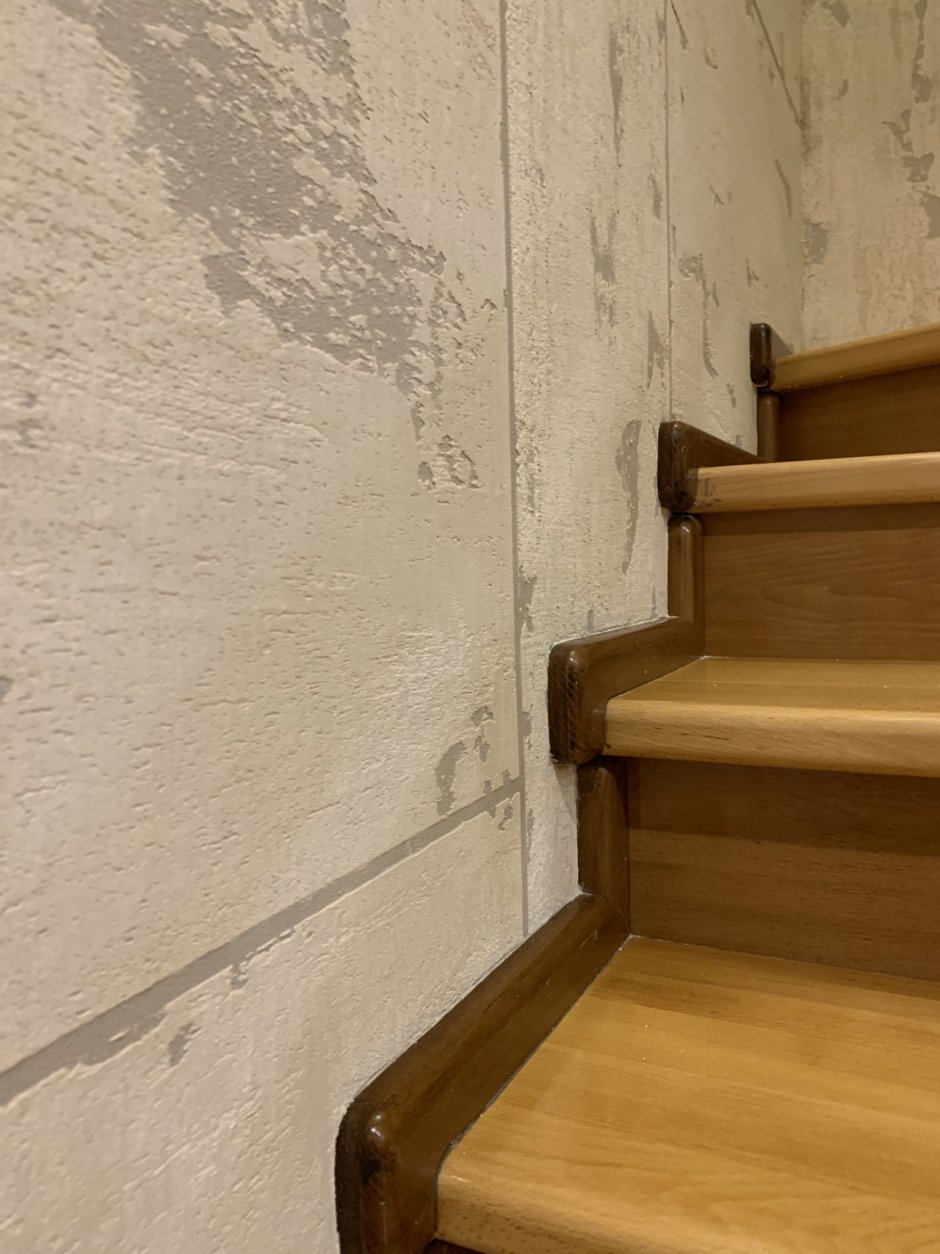 Плинтус для лестницы сапожком