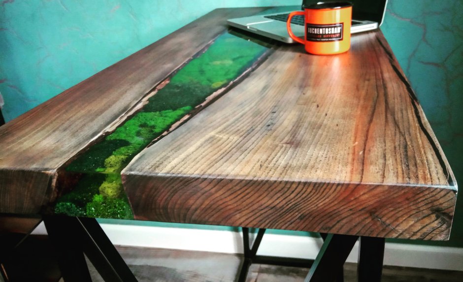 Стол из эпоксидной смолы