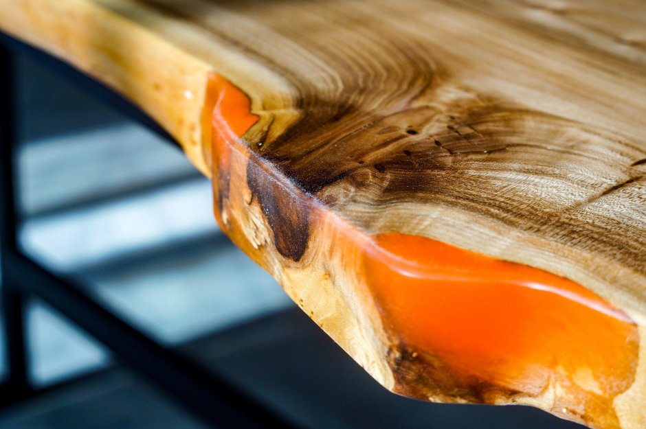 Стол из эпоксидной смолы