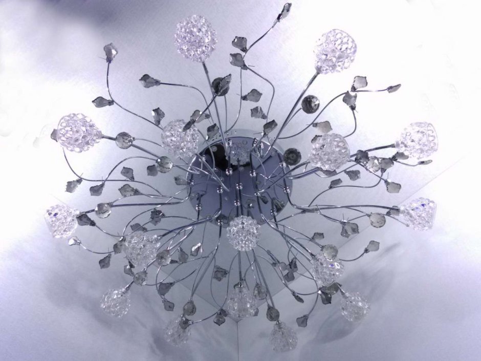 Потолочные люстры с пультом и галогеновыми лампами