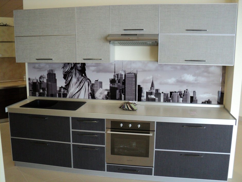 Кухня угловая с фасадами алюминиевая рамка стекло