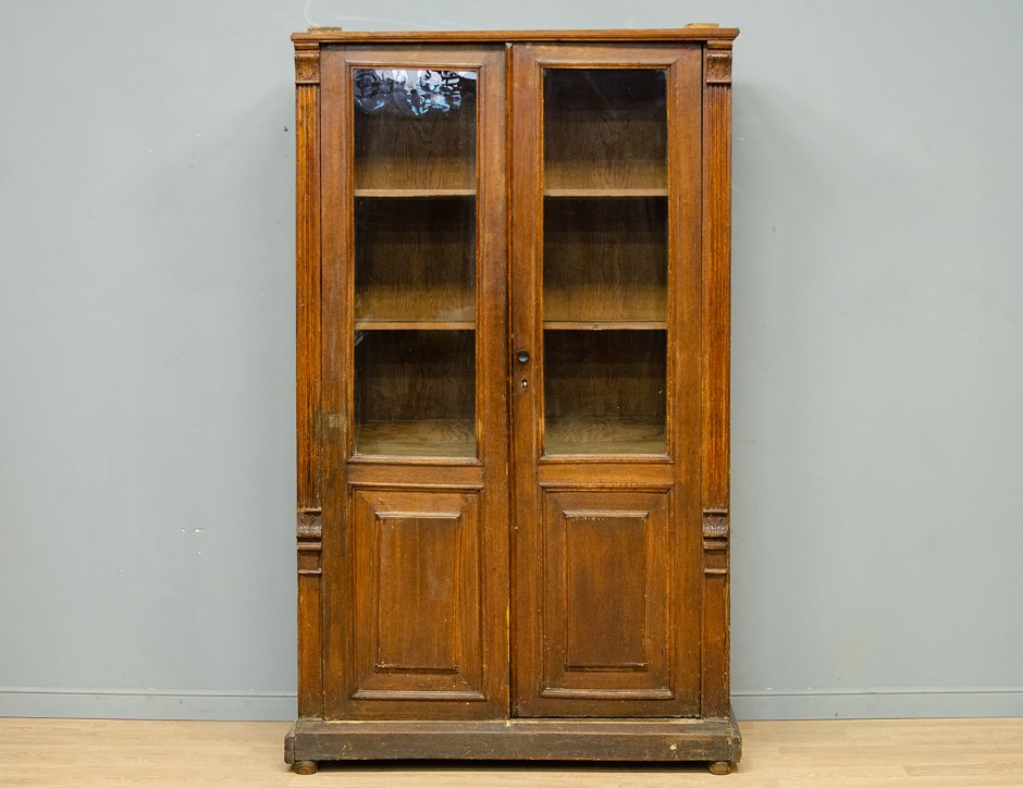 Старинный платяной шкаф