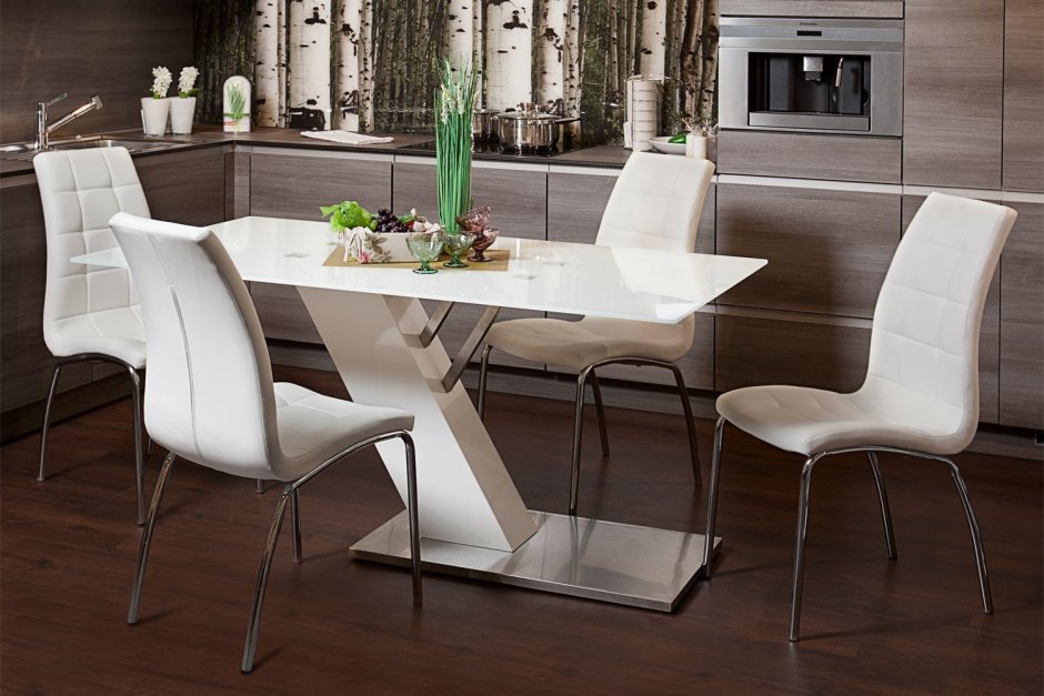 Стол и стулья для кухни в современном стиле