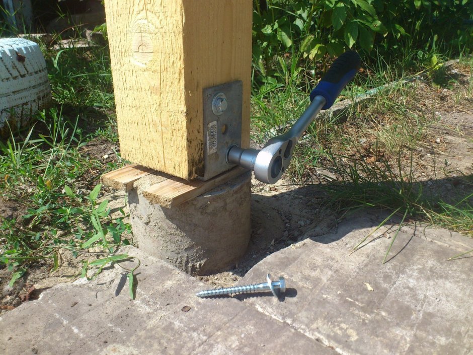 Опоры для деревянных столбов