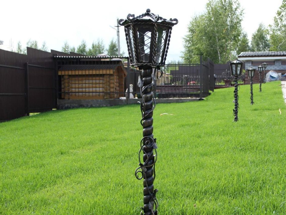 Кованый столб для фонаря