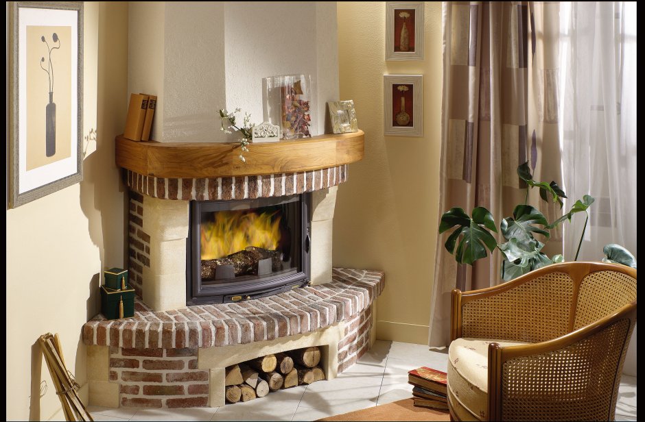 Камины в интерьере гостиной