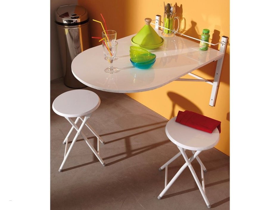 Миниатюрный столик для двоих на кухню