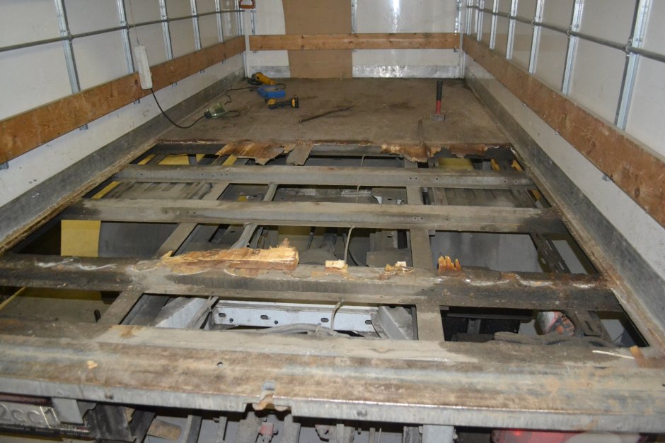 Черновой пол в бытовке