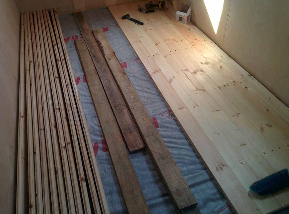 Настил пола в бытовке