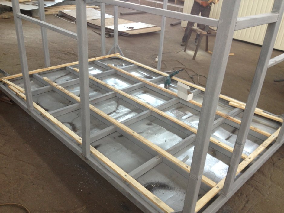 Укладка пароизоляции на пол в деревянном доме