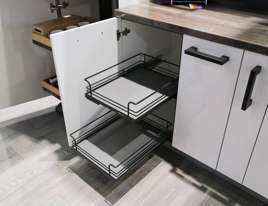 Выдвижной цоколь Blum