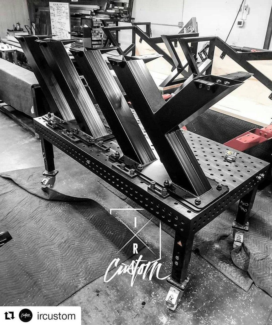 Железный трон из арматуры