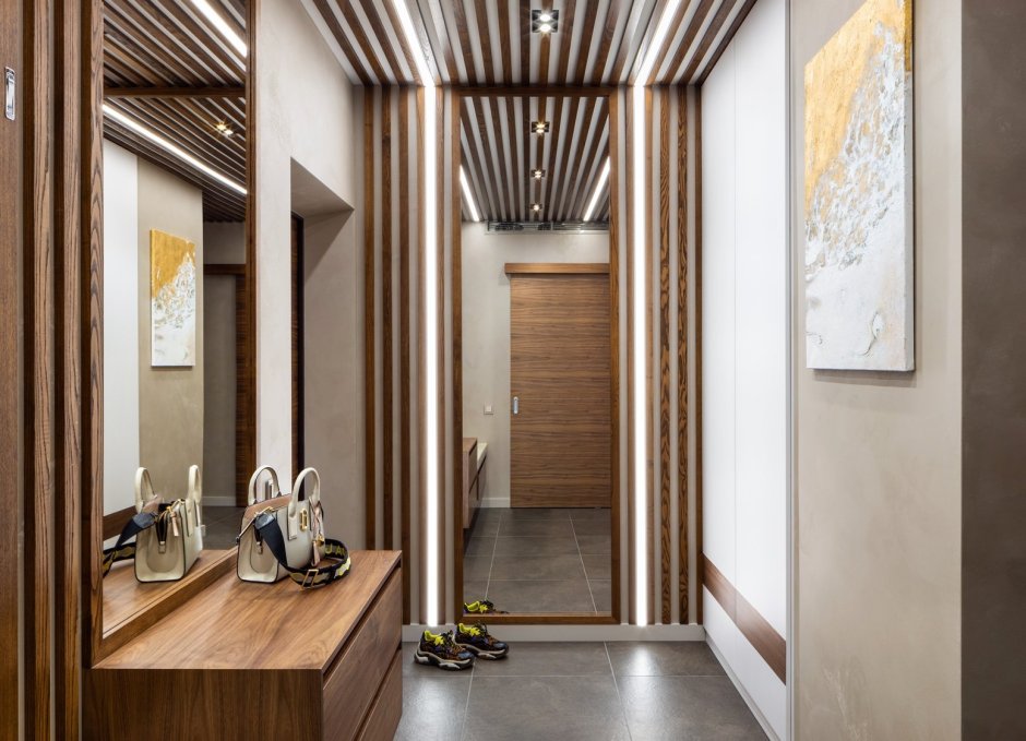 Прихожая с рейками