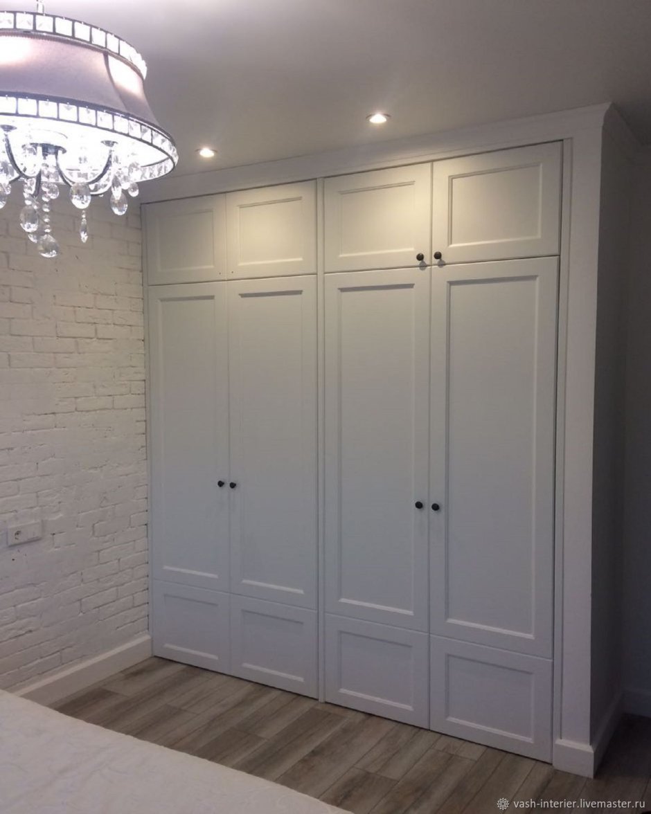 Встроенные шкафы с распашными дверями