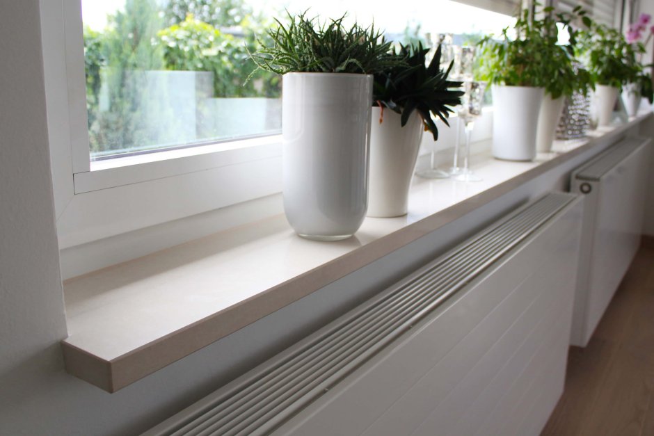 Черный подоконник