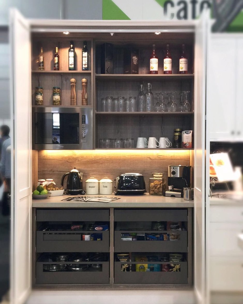 Кофемашина в шкафу