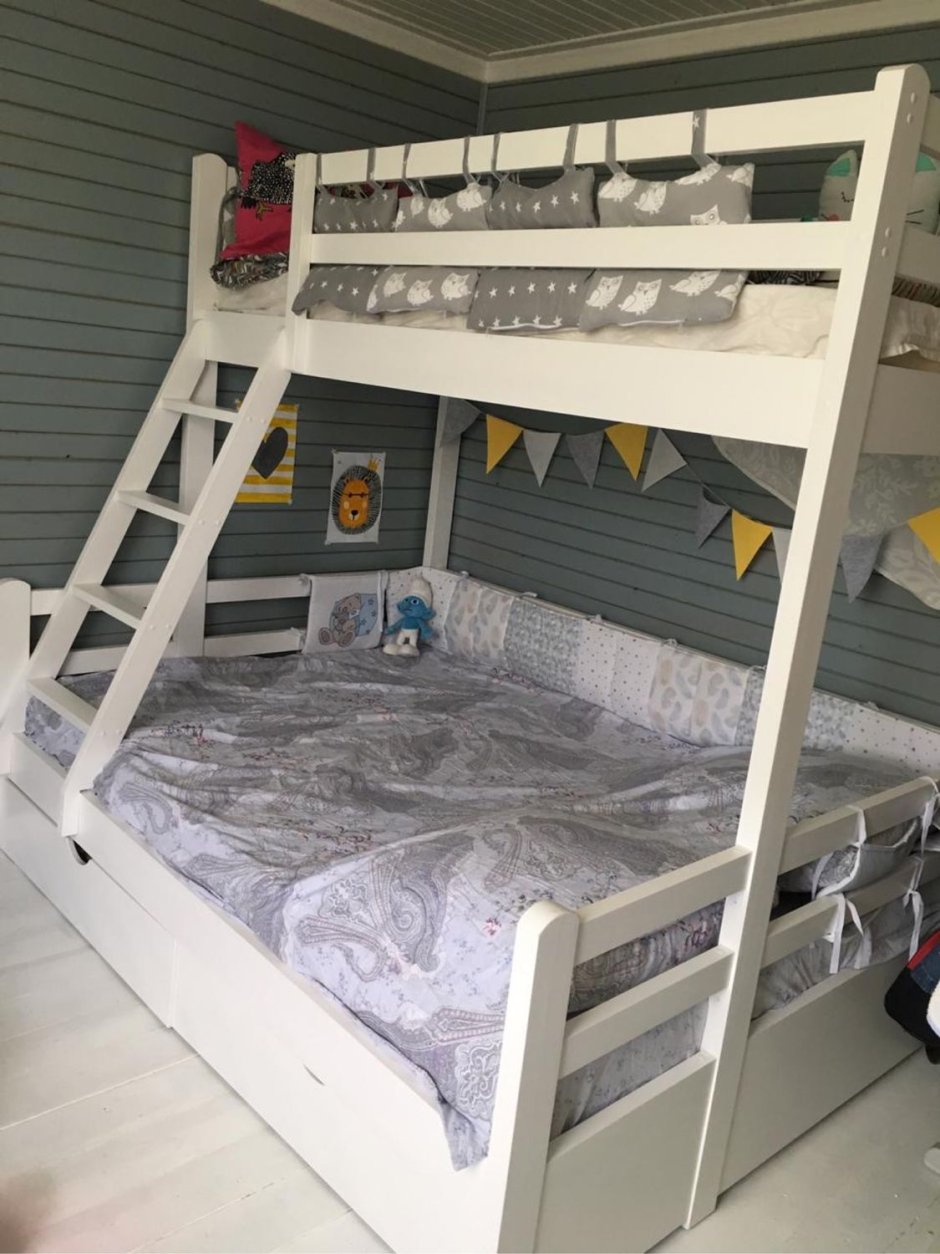 Двухэтажная кровать большая