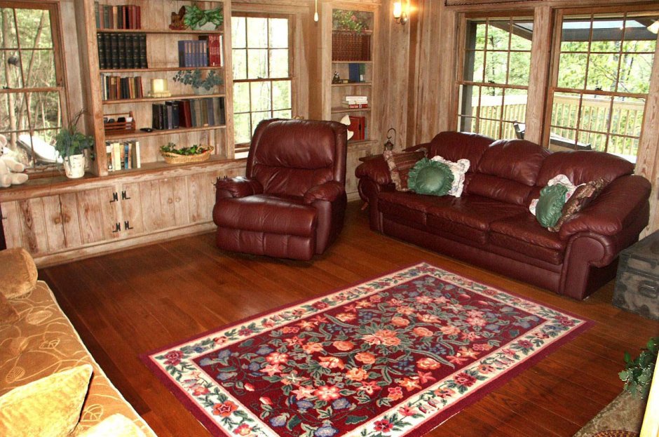 Ковер в деревянном доме