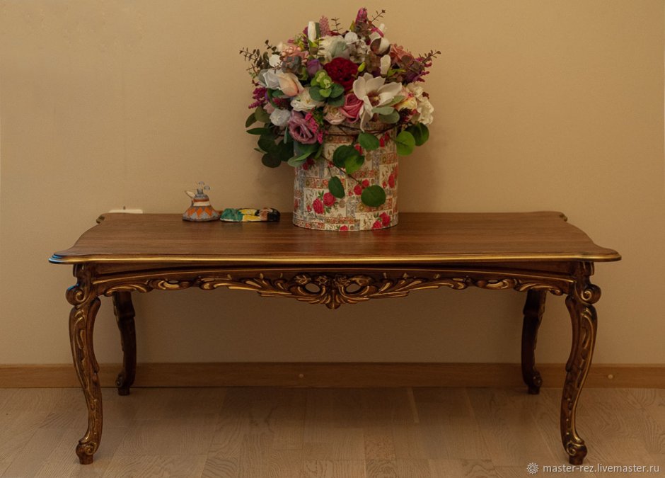 Резные журнальные столики