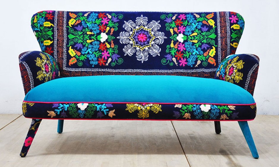 Диван в цыганском стиле