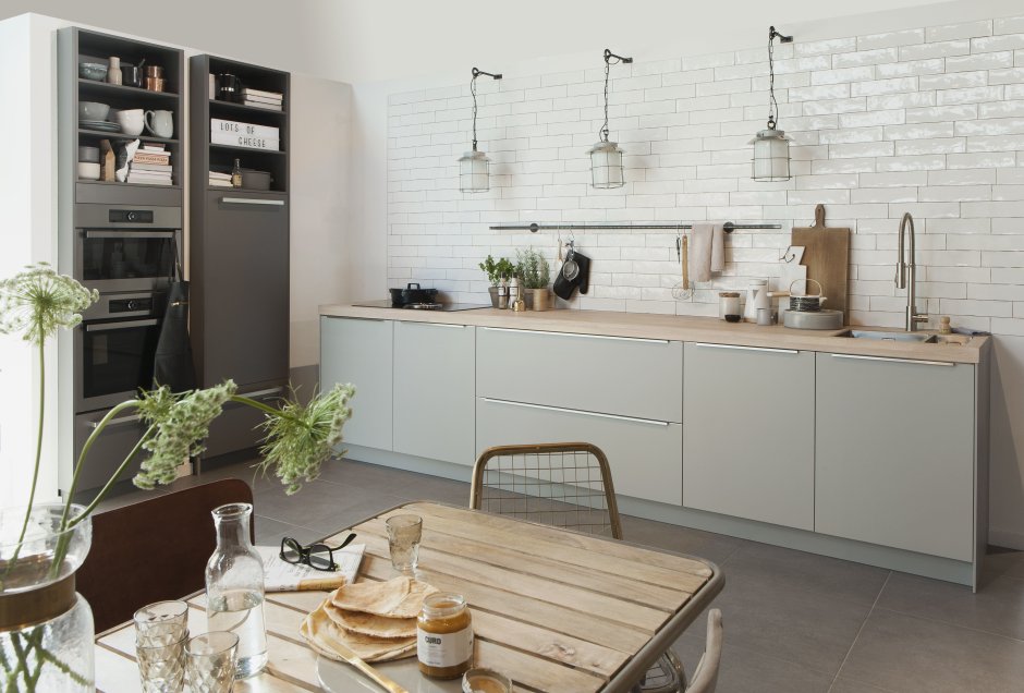 Кухня без верхних шкафов в скандинавском стиле